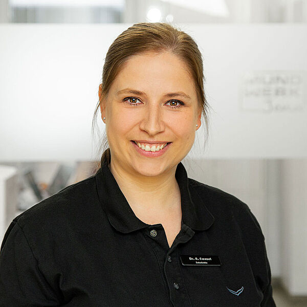 Dr. Nadja Frenzel