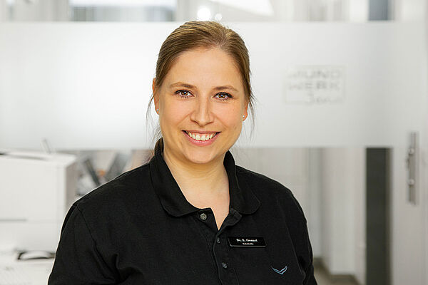 Dr. Nadja Frenzel Dr. Nadja Frenzel